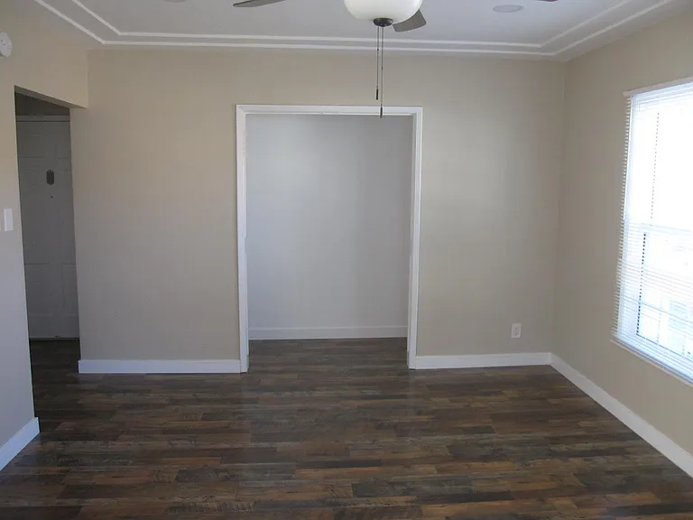 633 S Dunsmuir Ave #11 — Photo 1