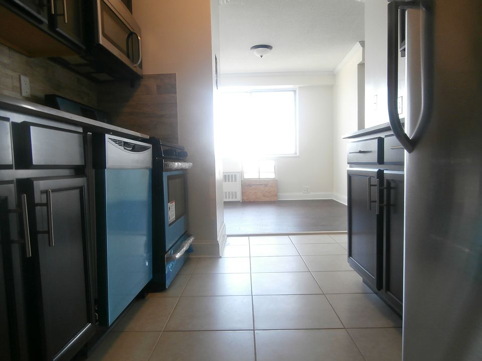 Kitchen- Stainless steel applainces
