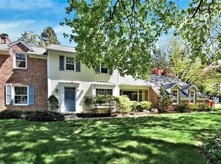 2901 Meadowbrook Cir S, Allentown, PA 18103