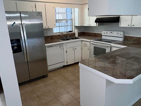 5th image of 30 Sugarberry Cir