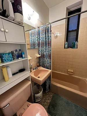 Rented by Salon Realty Corp | media 9