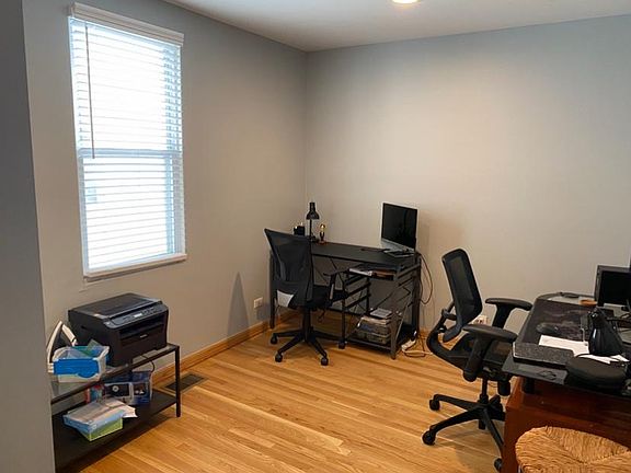 4th image of 2954 N Hamlin Ave #1