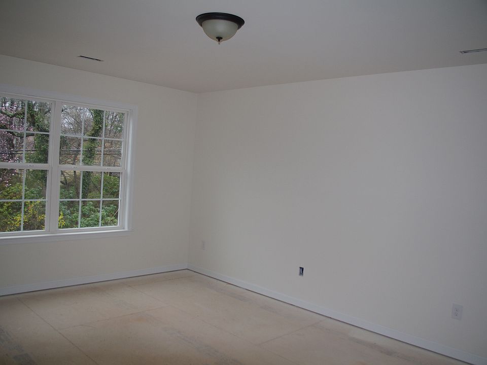 2nd image of 575 West Dr