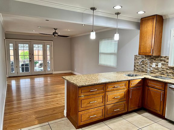 5th image of 1053 Wilmington Ave
