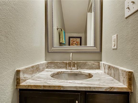 3rd image of 1723 Amistad Way