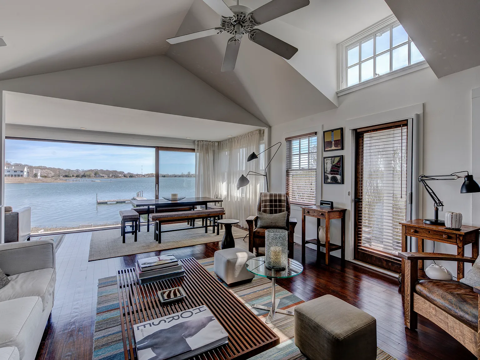 THE chicest Waterfront Bungalow with private beach and dock — Photo 3