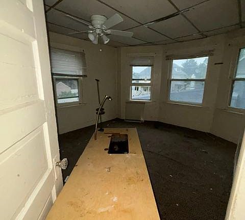 5th image of 824 E Plum St