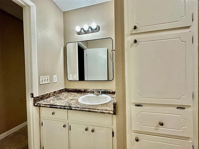 1611 Onion Creek Village Dr #A — Photo 25