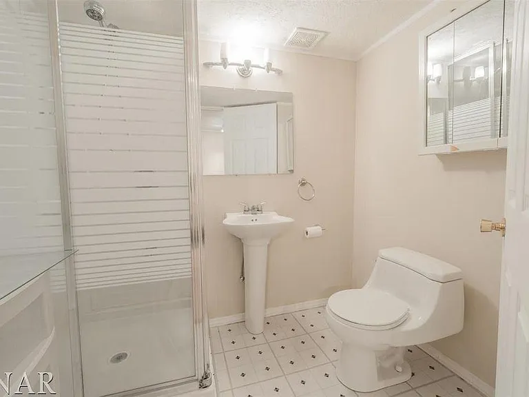 1222 Colonial Ave — Photo 9