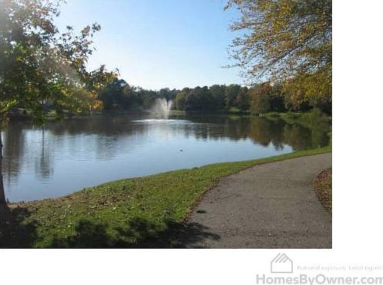 3rd image of 1975 Shoreline Dr