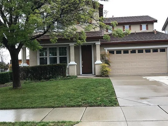 5 bed, 2750 sqft, $3,795 — Photo 2