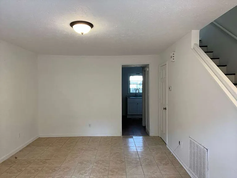 610 37th Ave N #C — Photo 10