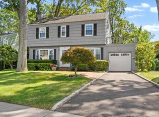 208 Camp Ave, Merrick, NY 11566