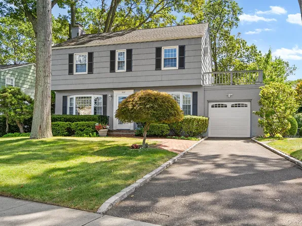 208 Camp Avenue, Merrick, NY 11566