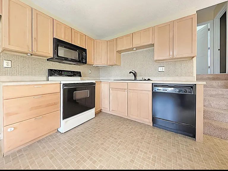1006 Trent Blvd — Photo 3