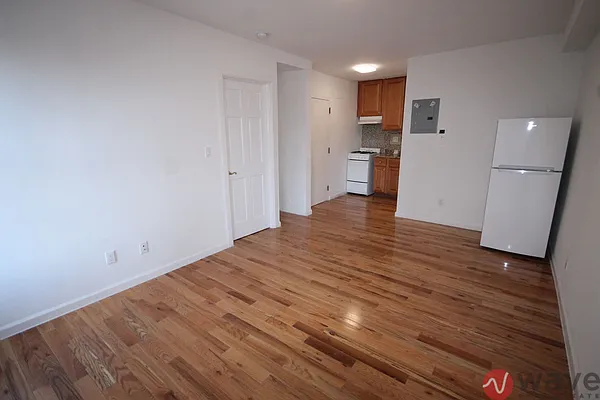 Rented by Wave Real Estate Group | media 22