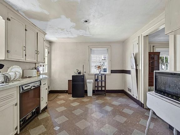 5th image of 25 Leland Rd