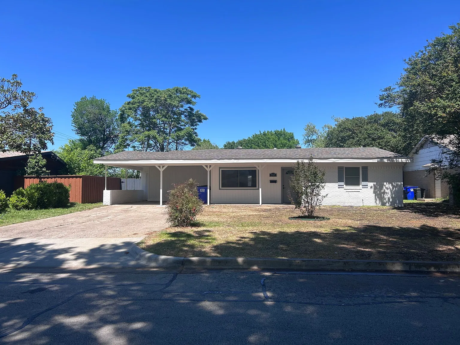 3 bed, 1342 sqft, $2,500 — Photo 1