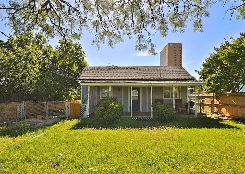 418 Elm St