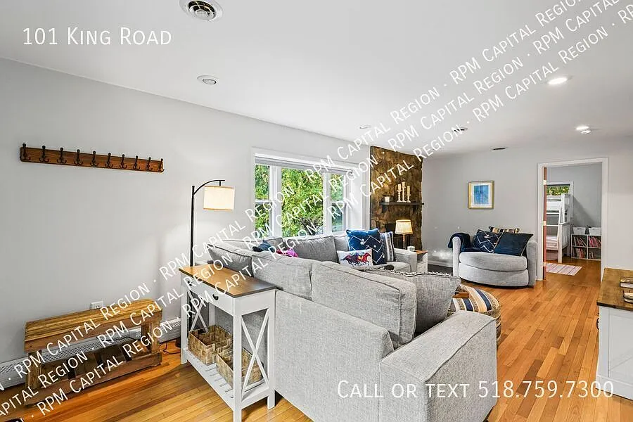 3 Bedroom 2 Bathroom home with spacious green space. — Photo 4