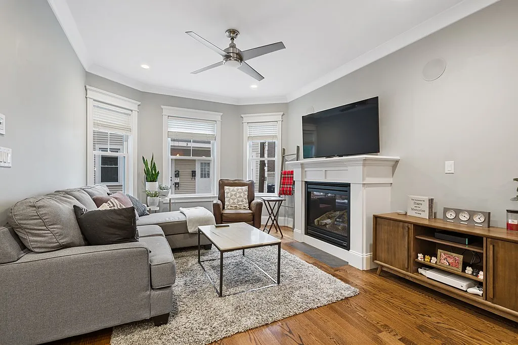 2 bed, 1041 sqft, $3,800 — Photo 1