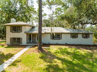 898 Broad River Dr, Beaufort, SC 29906