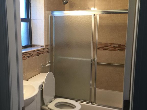 5th image of 1038 Leland Ave #2