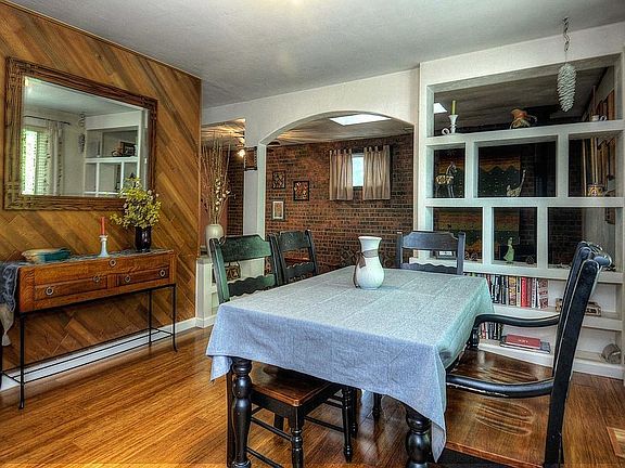 4th image of 1551 S Queen St
