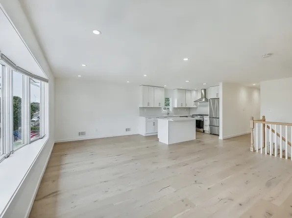 4330 Manhattan Avenue image 18 of 31