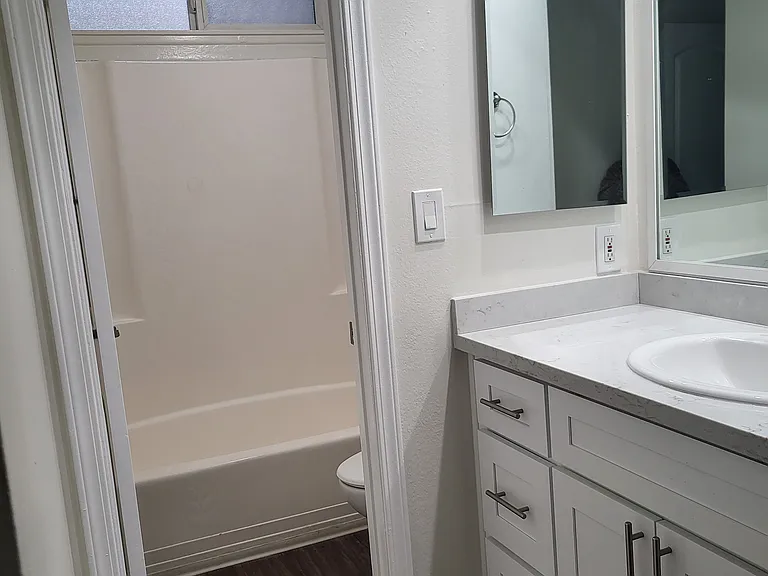 Chateau Gardens Apartments — Photo 14