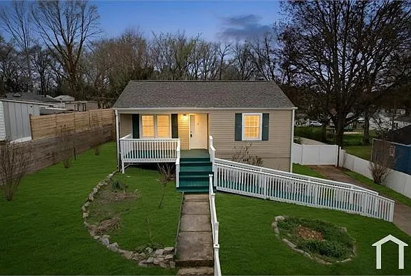 203 N Plymouth Rd NW