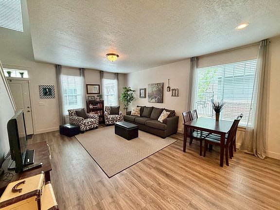 5th image of 263 E Kirsten Ln