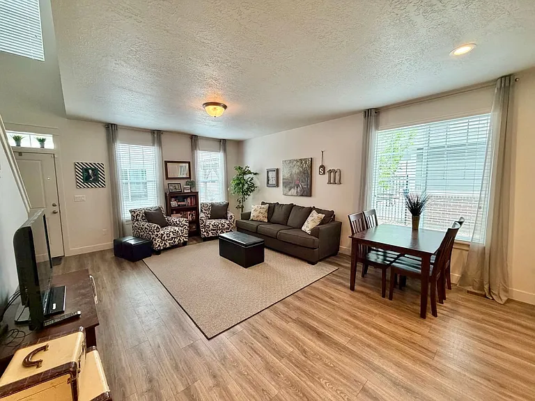 263 E Kirsten Ln — Photo 5