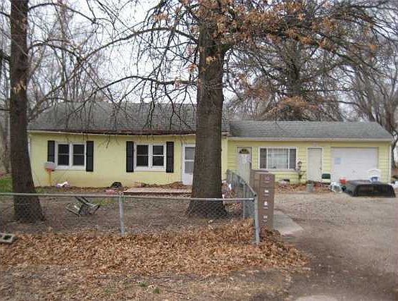 2nd image of 5565 SE Circle Dr