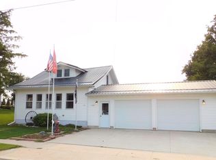 128 Main St, Colesburg, IA 52035