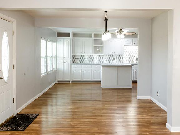 5th image of 3407 Thomas Ave
