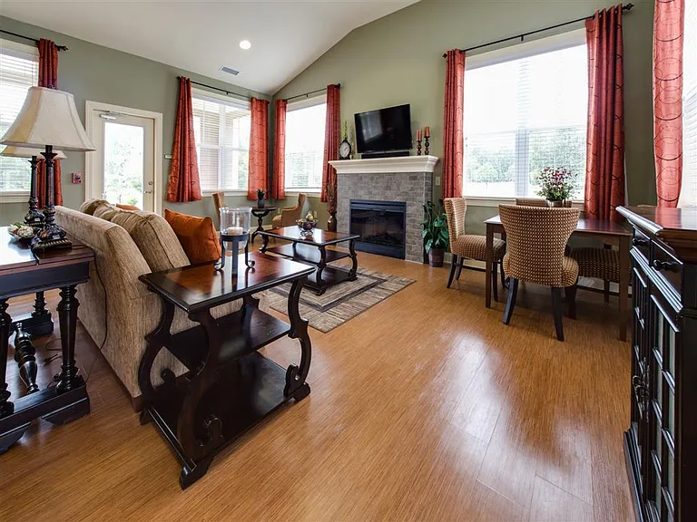 Brighton Pointe Apartments Homes — Photo 10
