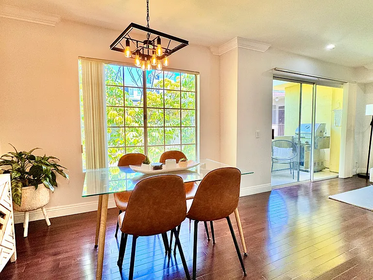 11730 Mayfield Ave #202B — Photo 14