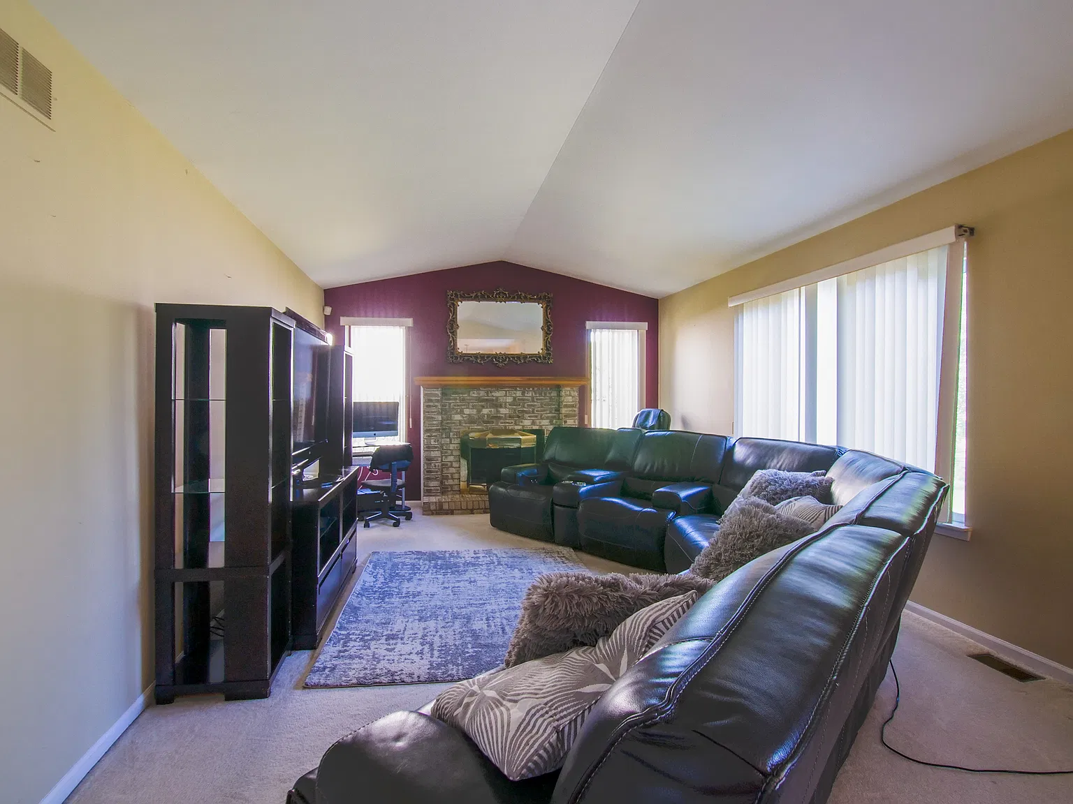 4 bed, 2.5 bath, 2200 sqft, $2,750 — Photo 2