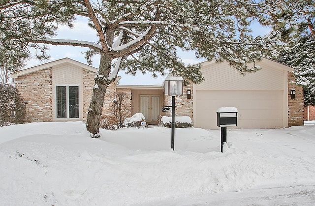 1st image of 141 Arrowwood Dr