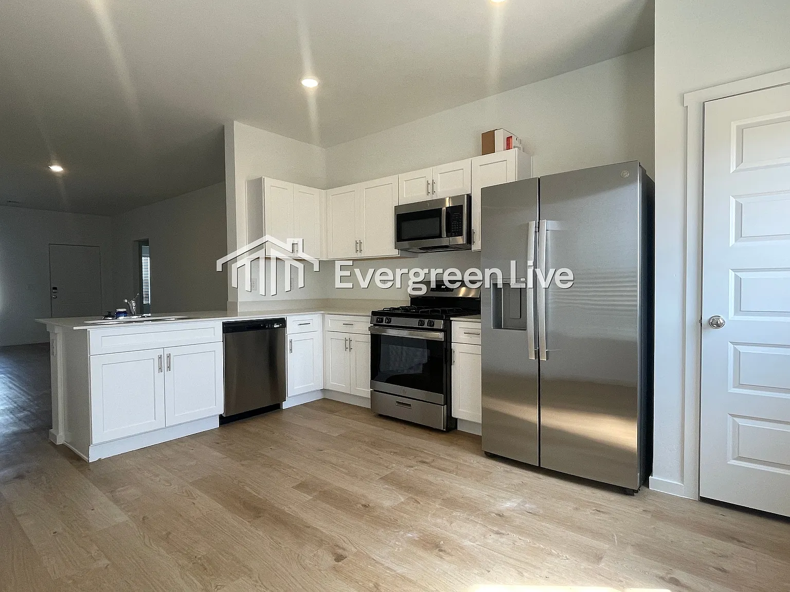 4 bed, 2.0 bath, 1640 sqft, $1,695 — Photo 4