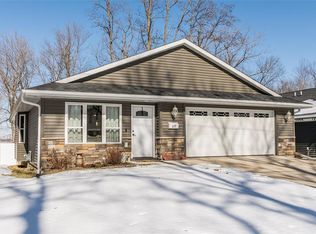619 8th St NW, Mount Vernon, IA 52314