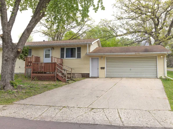 102 Maple St, Jackson, MN 56143