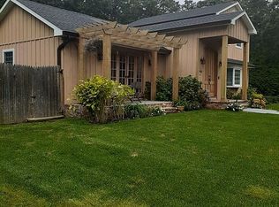 14 Wilson Dr, Hampton Bays, NY 11946