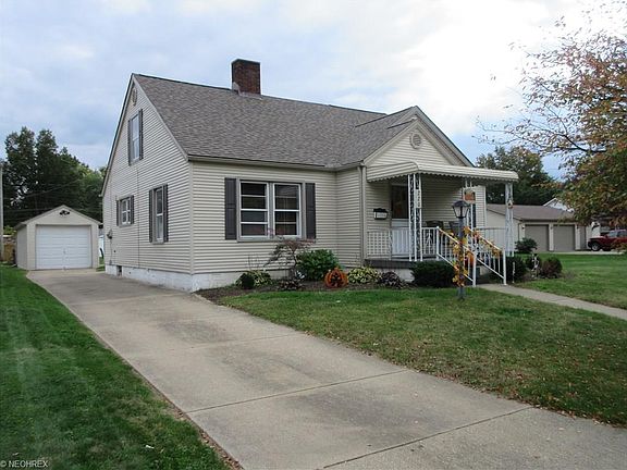 3rd image of 220 E 21st St