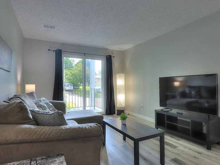 2480 N Graceland Ave #5 — Photo 10