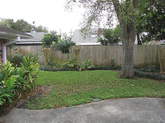 5th image of 2705 Williamsburg Dr