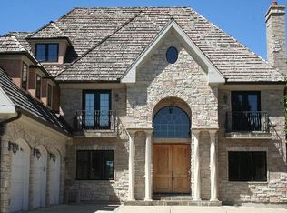 608 Nelson Cir, Westmont, IL 60559