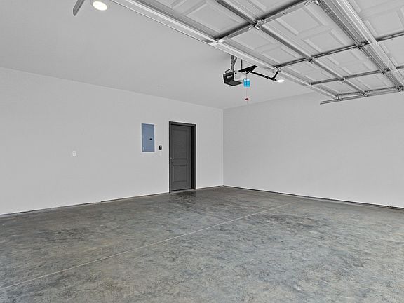 4th image of 1050 Ashgrove Rd #100