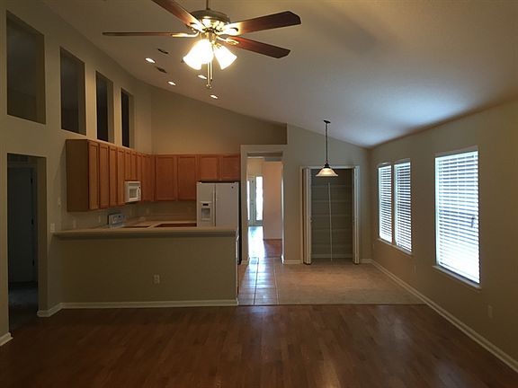 4th image of 636 Longcrest Ln #0